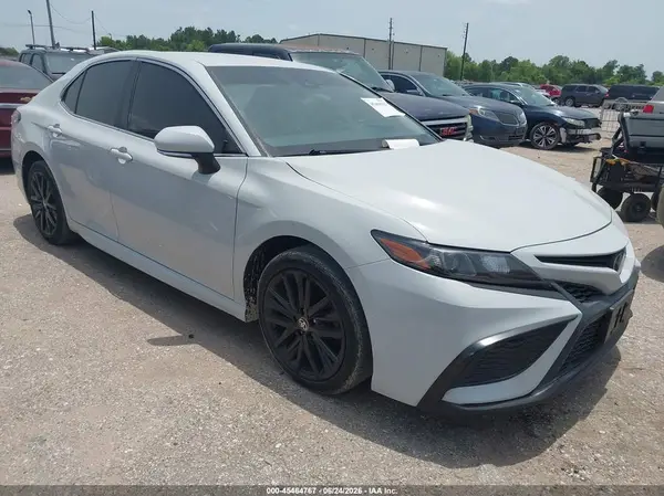 4T1G11AK7NU013955 2022 TOYOTA CAMRY - Image 1