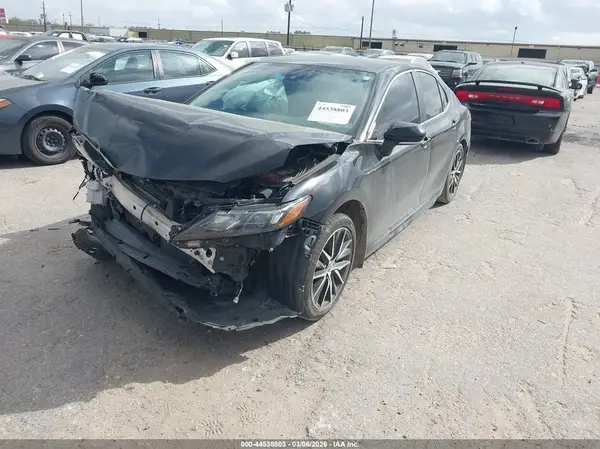 4T1G11AK7NU018119 2022 TOYOTA CAMRY - Image 2