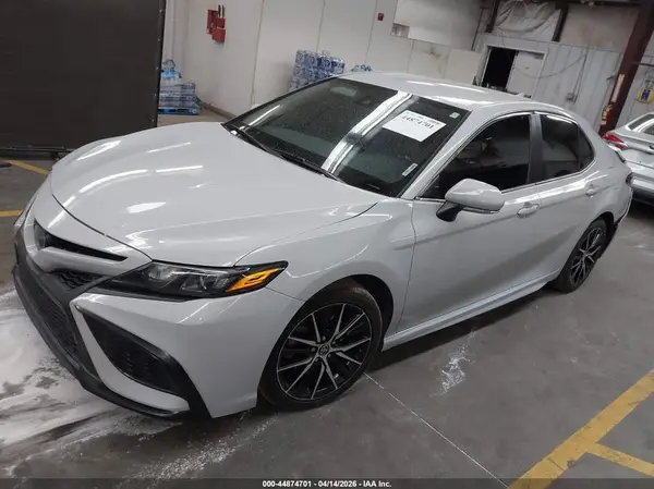 4T1G11AK7NU019061 2022 TOYOTA CAMRY - Image 2