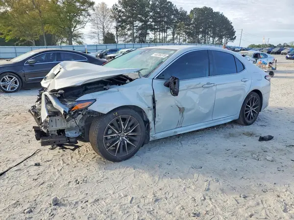 4T1G11AK7NU028133 2022 TOYOTA CAMRY - Image 1