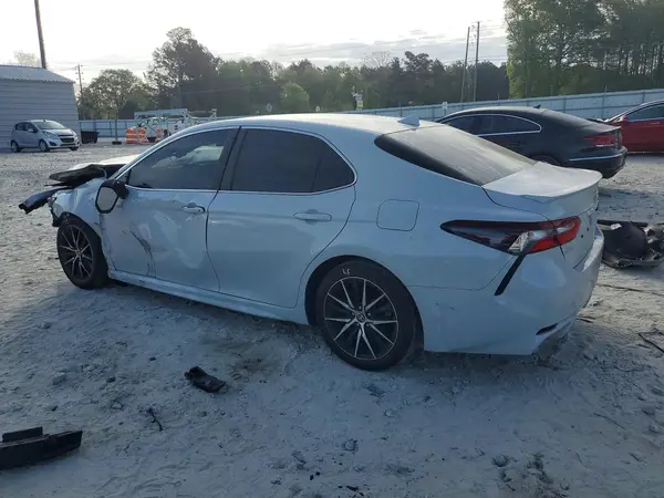 4T1G11AK7NU028133 2022 TOYOTA CAMRY - Image 2