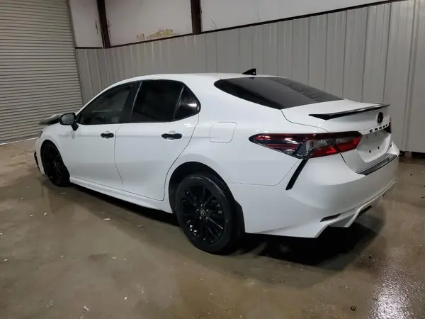 4T1G11AK7NU028763 2022 TOYOTA CAMRY - Image 2