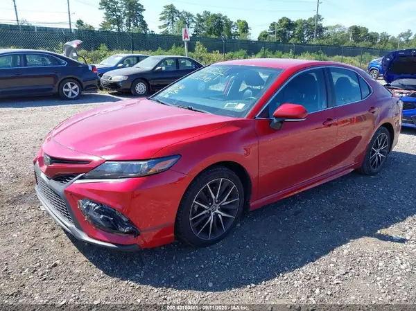 4T1G11AK7NU030979 2022 TOYOTA CAMRY - Image 2