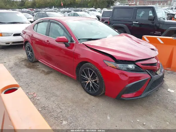 4T1G11AK7NU033834 2022 TOYOTA CAMRY - Image 1