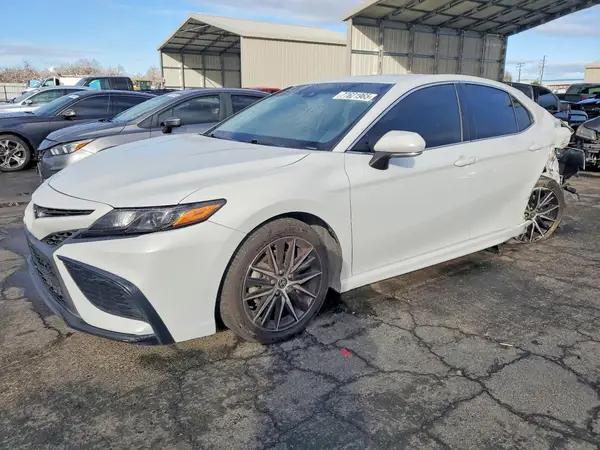 4T1G11AK7NU035017 2022 TOYOTA CAMRY - Image 1