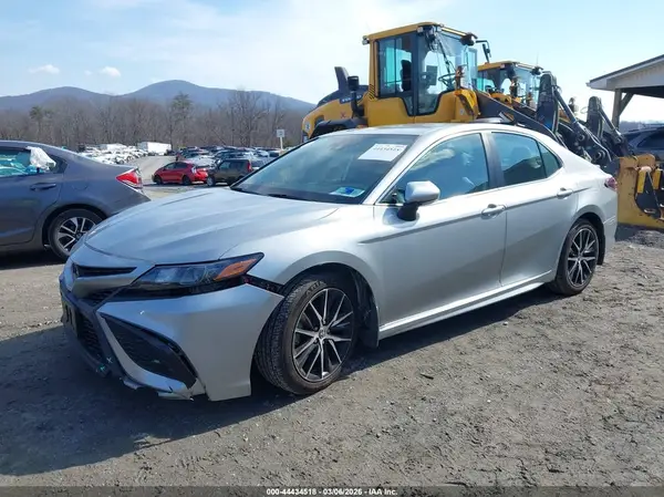 4T1G11AK7NU045661 2022 TOYOTA CAMRY - Image 2