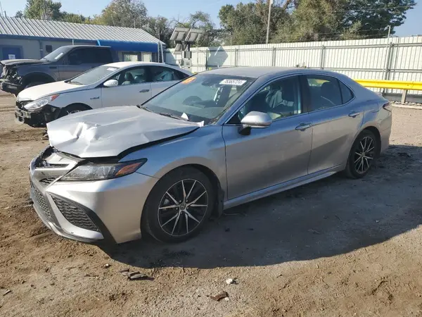 4T1G11AK7NU047863 2022 TOYOTA CAMRY - Image 1