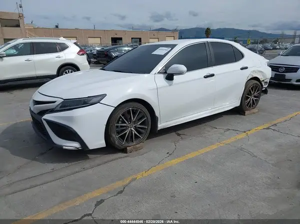4T1G11AK7NU047958 2022 TOYOTA CAMRY - Image 2