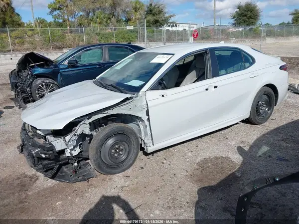 4T1G11AK7NU048222 2022 TOYOTA CAMRY - Image 2