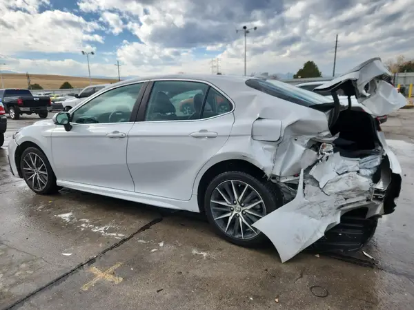 4T1G11AK7NU050990 2022 TOYOTA CAMRY - Image 2