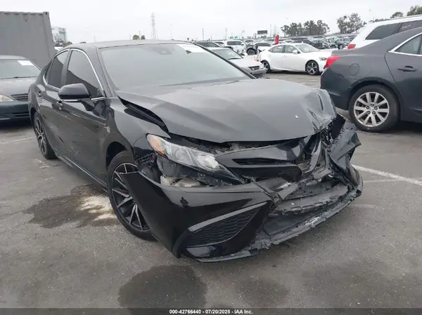 4T1G11AK7NU051508 2022 TOYOTA CAMRY - Image 1
