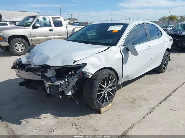 4T1G11AK7NU056871 2022 TOYOTA CAMRY - Image 2