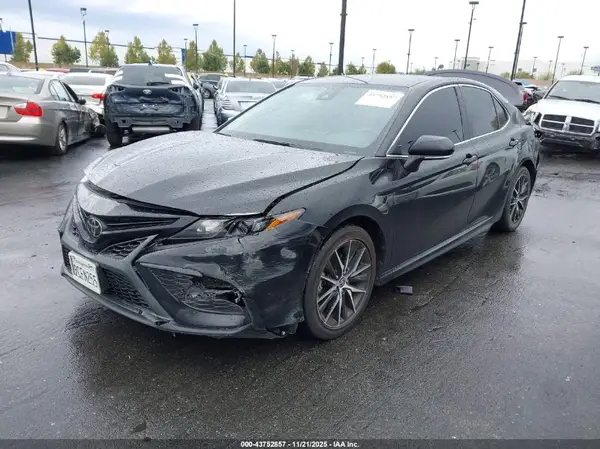 4T1G11AK7NU063285 2022 TOYOTA CAMRY - Image 2