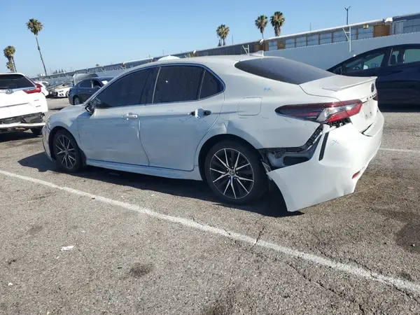 4T1G11AK7NU064503 2022 TOYOTA CAMRY - Image 2