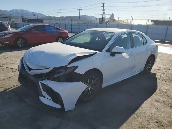 4T1G11AK7NU065084 2022 TOYOTA CAMRY - Image 1
