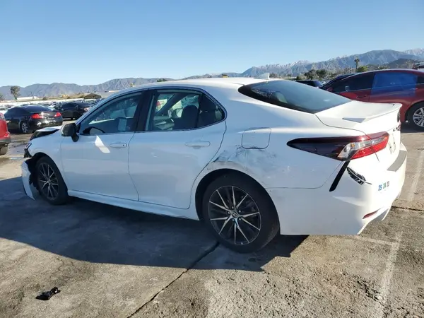 4T1G11AK7NU065084 2022 TOYOTA CAMRY - Image 2