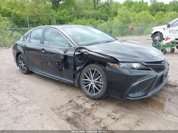 4T1G11AK7NU065411 2022 TOYOTA CAMRY - Image 1