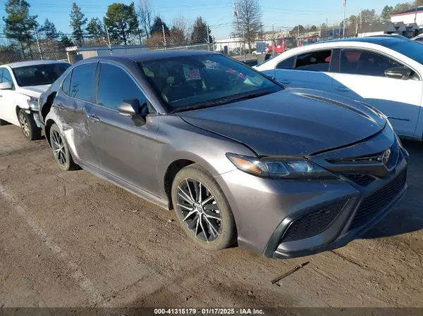 4T1G11AK7NU066042 2022 TOYOTA CAMRY - Image 1