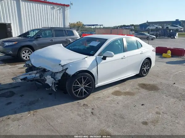 4T1G11AK7NU066221 2022 TOYOTA CAMRY - Image 2