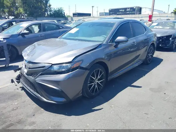 4T1G11AK7NU066770 2022 TOYOTA CAMRY - Image 2