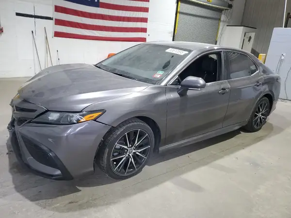 4T1G11AK7NU067031 2022 TOYOTA CAMRY - Image 1