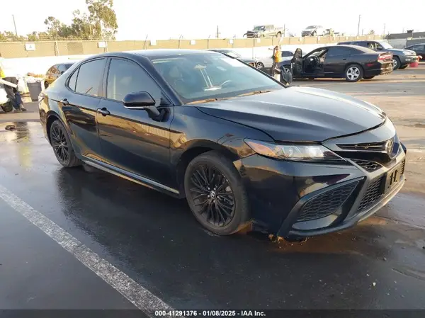 4T1G11AK7NU068664 2022 TOYOTA CAMRY - Image 1