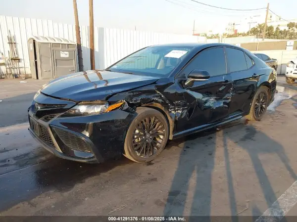 4T1G11AK7NU068664 2022 TOYOTA CAMRY - Image 2
