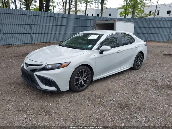 4T1G11AK7NU069975 2022 TOYOTA CAMRY - Image 2