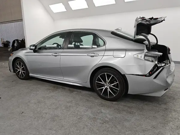4T1G11AK7NU617697 2022 TOYOTA CAMRY - Image 2