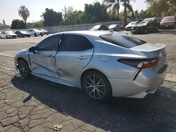 4T1G11AK7NU619479 2022 TOYOTA CAMRY - Image 2