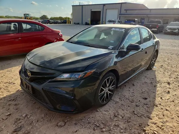 4T1G11AK7NU621605 2022 TOYOTA CAMRY - Image 1