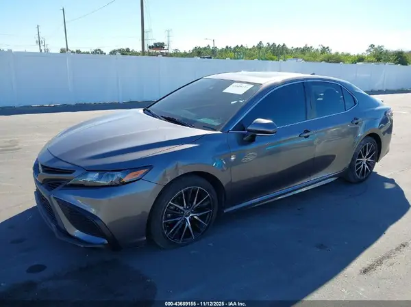 4T1G11AK7NU622799 2022 TOYOTA CAMRY - Image 2