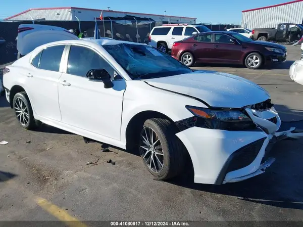 4T1G11AK7NU623645 2022 TOYOTA CAMRY - Image 1