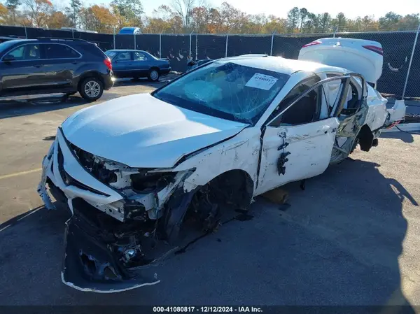 4T1G11AK7NU623645 2022 TOYOTA CAMRY - Image 2