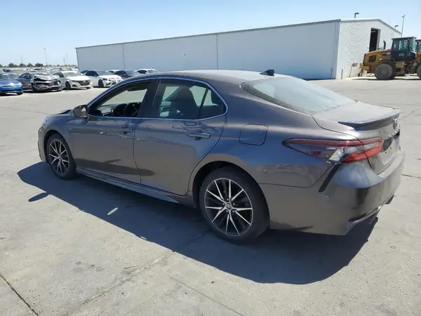 4T1G11AK7NU626822 2022 TOYOTA CAMRY - Image 2