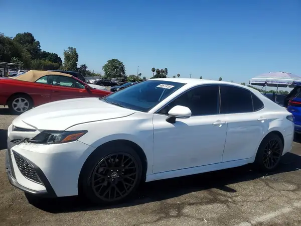 4T1G11AK7NU627338 2022 TOYOTA CAMRY - Image 1