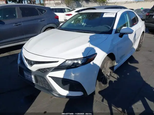 4T1G11AK7NU627355 2022 TOYOTA CAMRY - Image 2