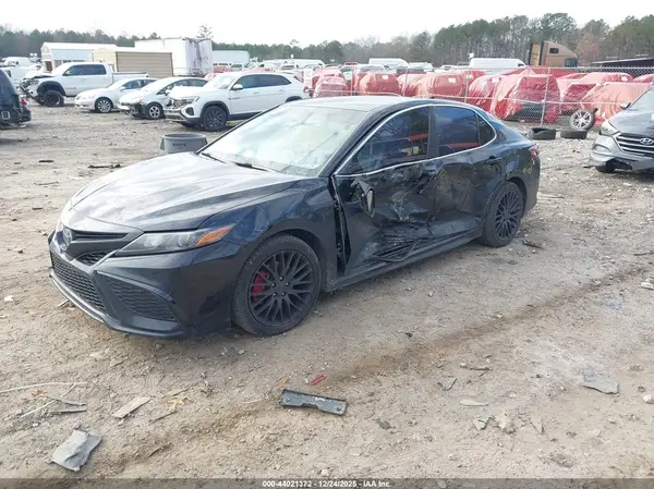 4T1G11AK7NU630160 2022 TOYOTA CAMRY - Image 2