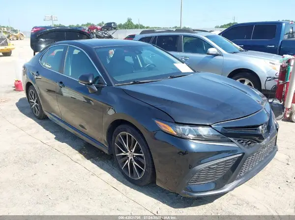 4T1G11AK7NU630255 2022 TOYOTA CAMRY - Image 1