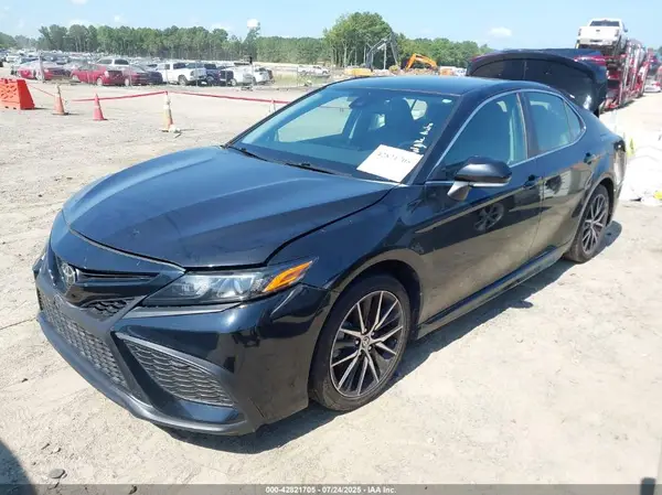 4T1G11AK7NU630255 2022 TOYOTA CAMRY - Image 2