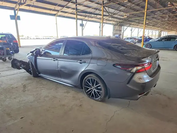 4T1G11AK7NU631258 2022 TOYOTA CAMRY - Image 2