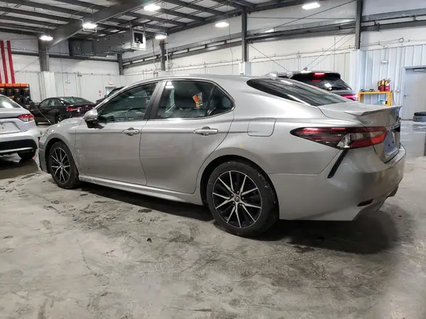 4T1G11AK7NU631440 2022 TOYOTA CAMRY - Image 2