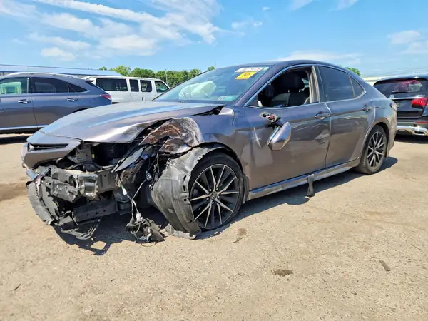 4T1G11AK7NU631602 2022 TOYOTA CAMRY - Image 1