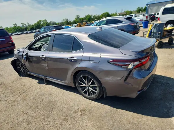 4T1G11AK7NU631602 2022 TOYOTA CAMRY - Image 2