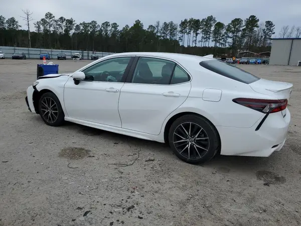 4T1G11AK7NU632426 2022 TOYOTA CAMRY - Image 2
