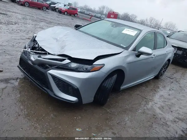 4T1G11AK7NU632913 2022 TOYOTA CAMRY - Image 2