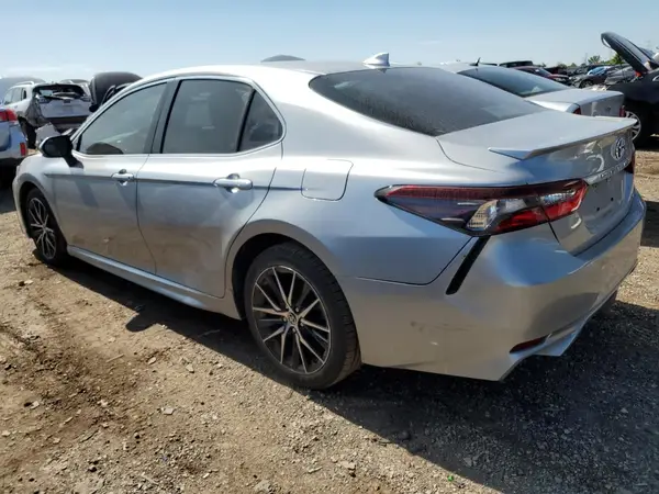 4T1G11AK7NU633060 2022 TOYOTA CAMRY - Image 2
