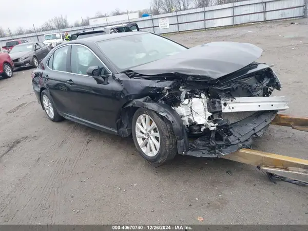 4T1G11AK7NU634208 2022 TOYOTA CAMRY - Image 1