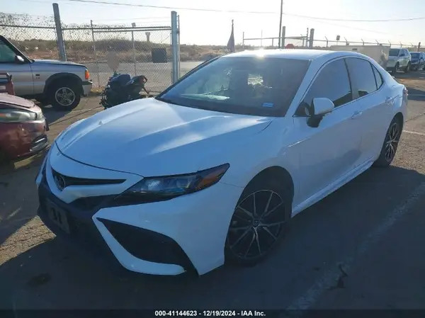 4T1G11AK7NU636489 2022 TOYOTA CAMRY - Image 2