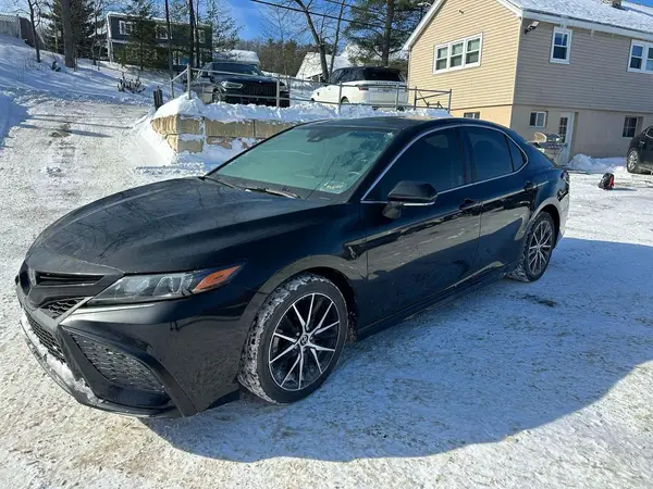 4T1G11AK7NU636525 2022 TOYOTA CAMRY - Image 1